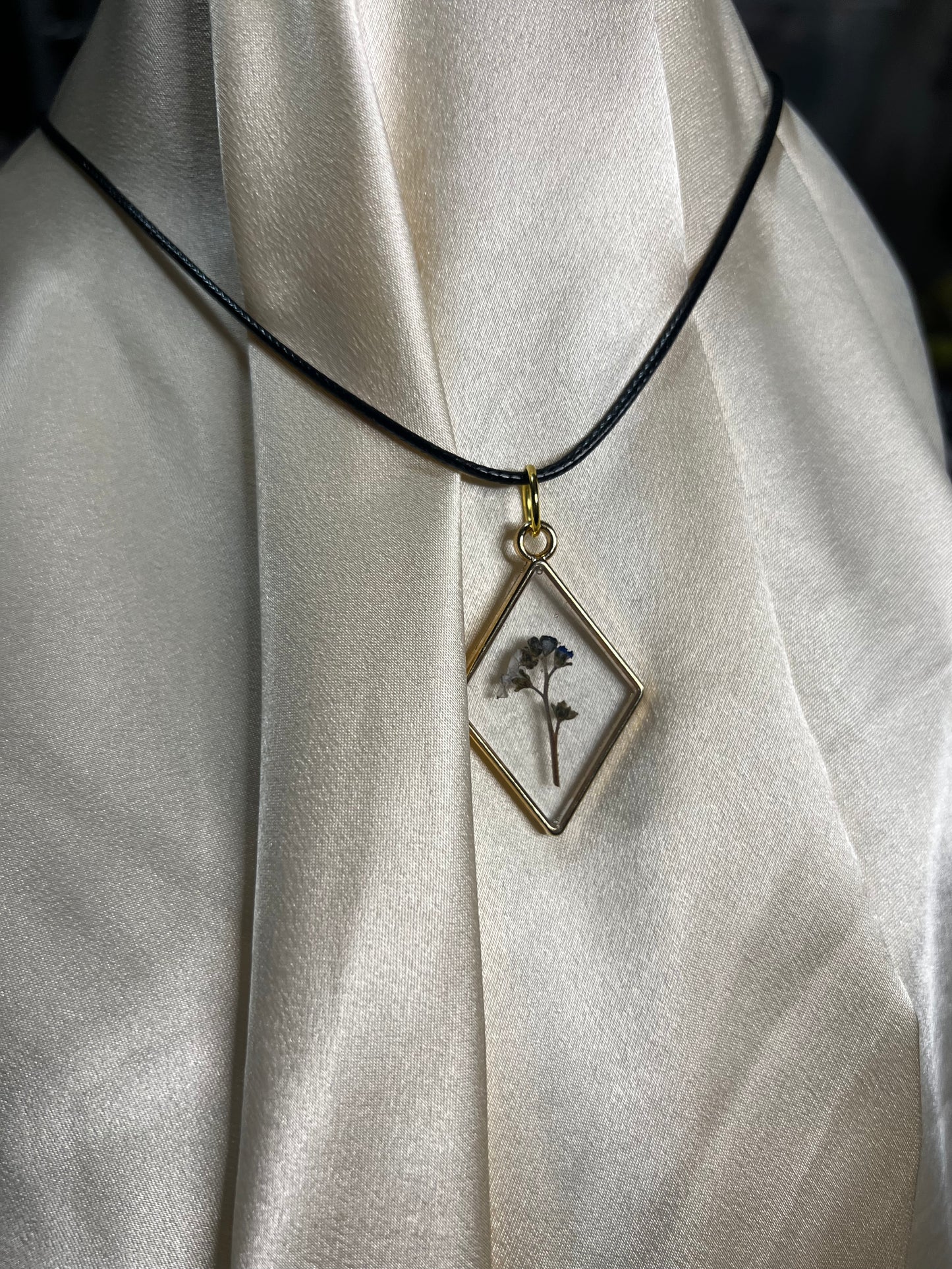 resin pressed flower necklaces