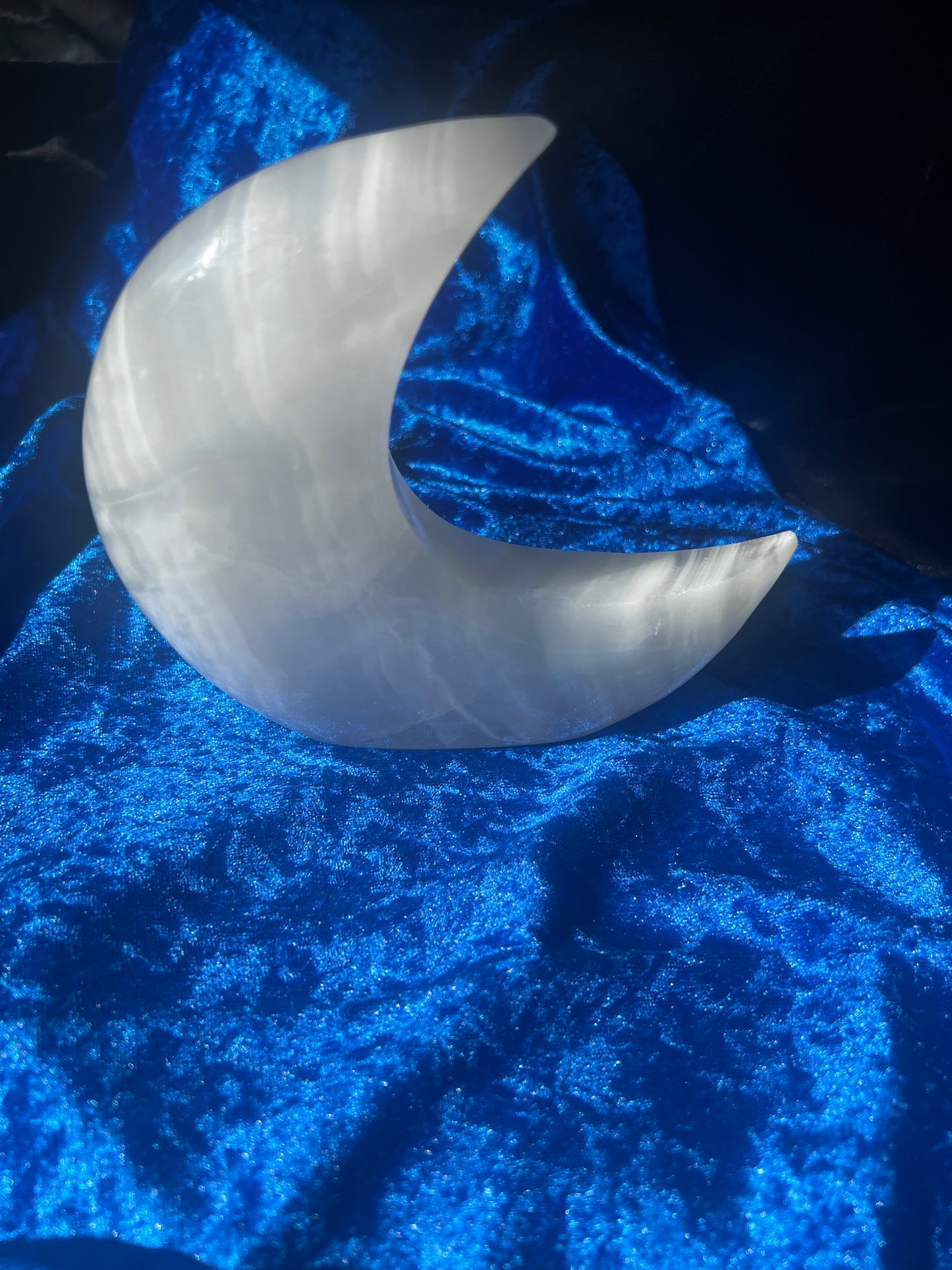 Onyx Standing Moon