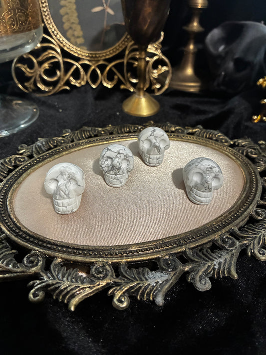 Howlite Mini Skulls