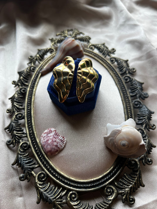 Clam Shell Style Avon Clip on Earrings