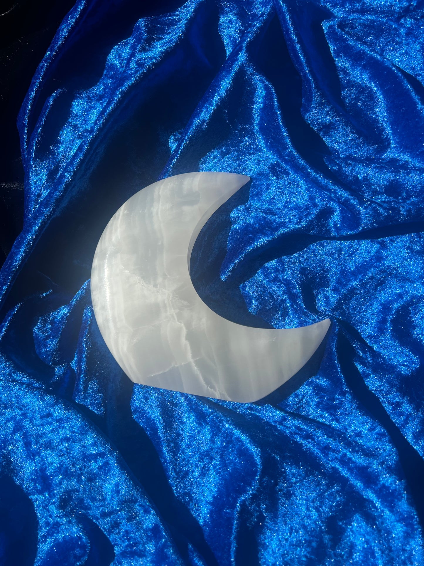 Onyx Standing Moon