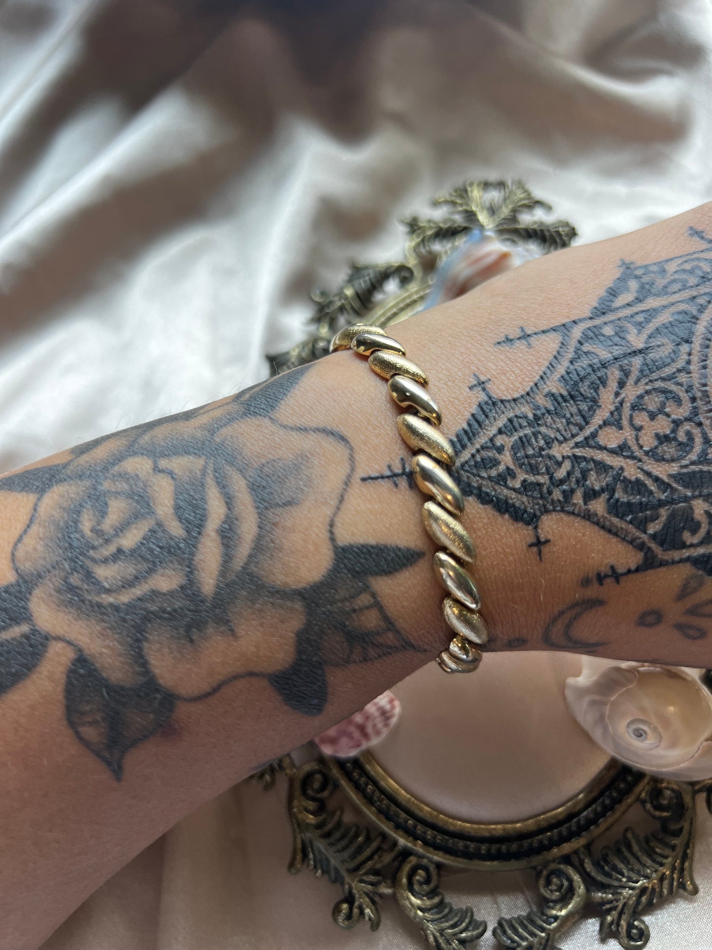 Gold Toned Clasp Bracelet