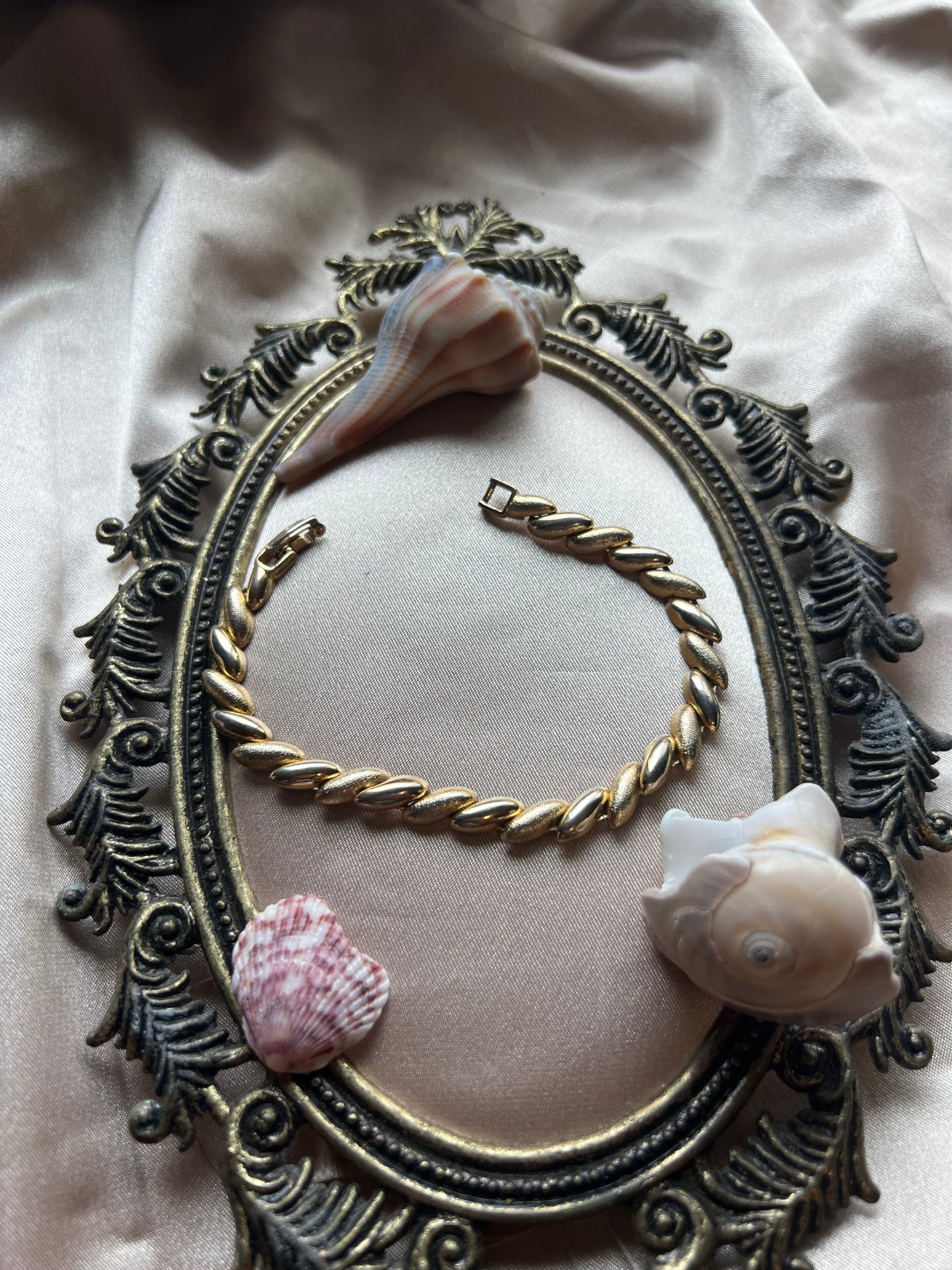 Gold Toned Clasp Bracelet