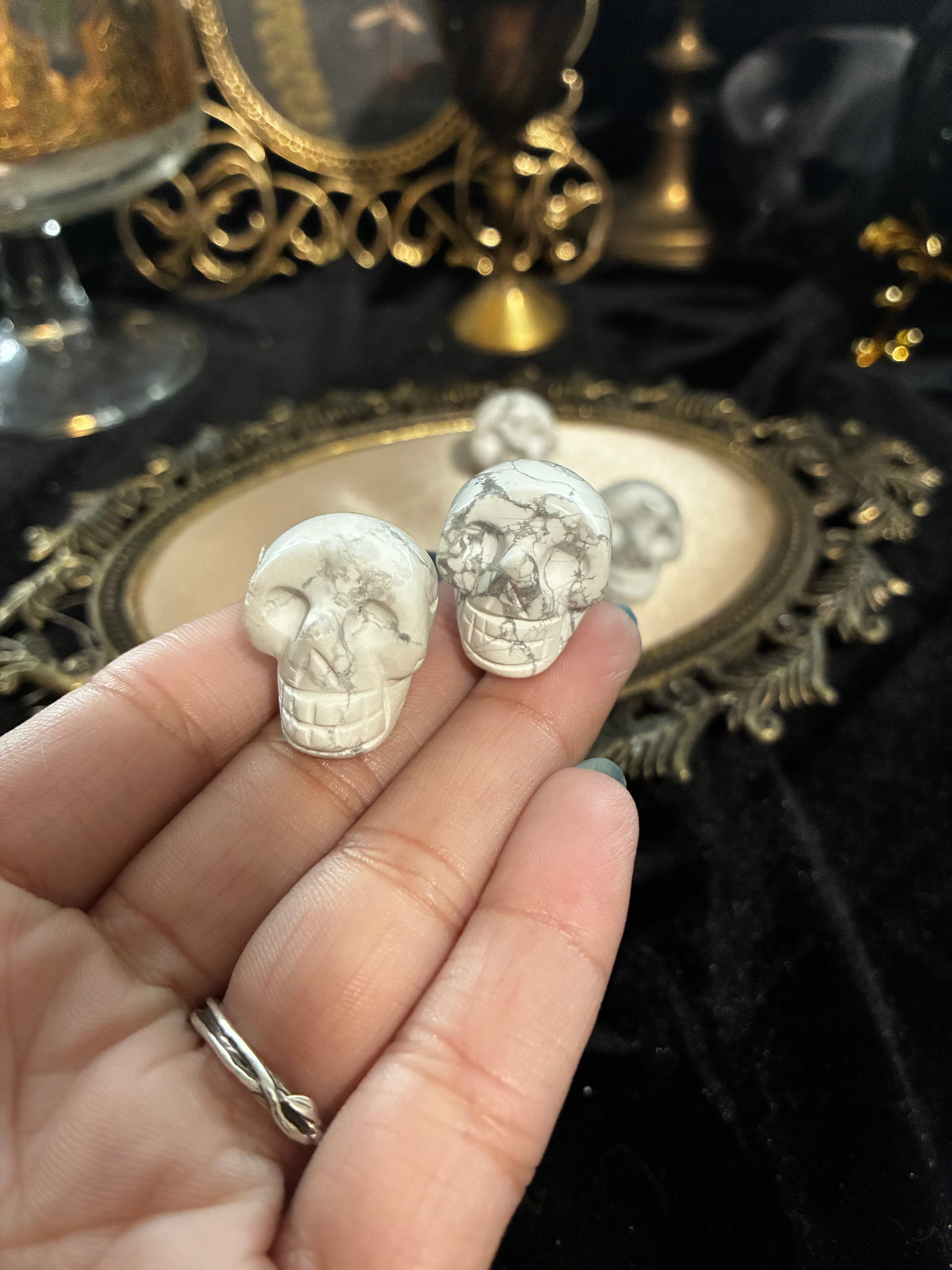 Howlite Mini Skulls