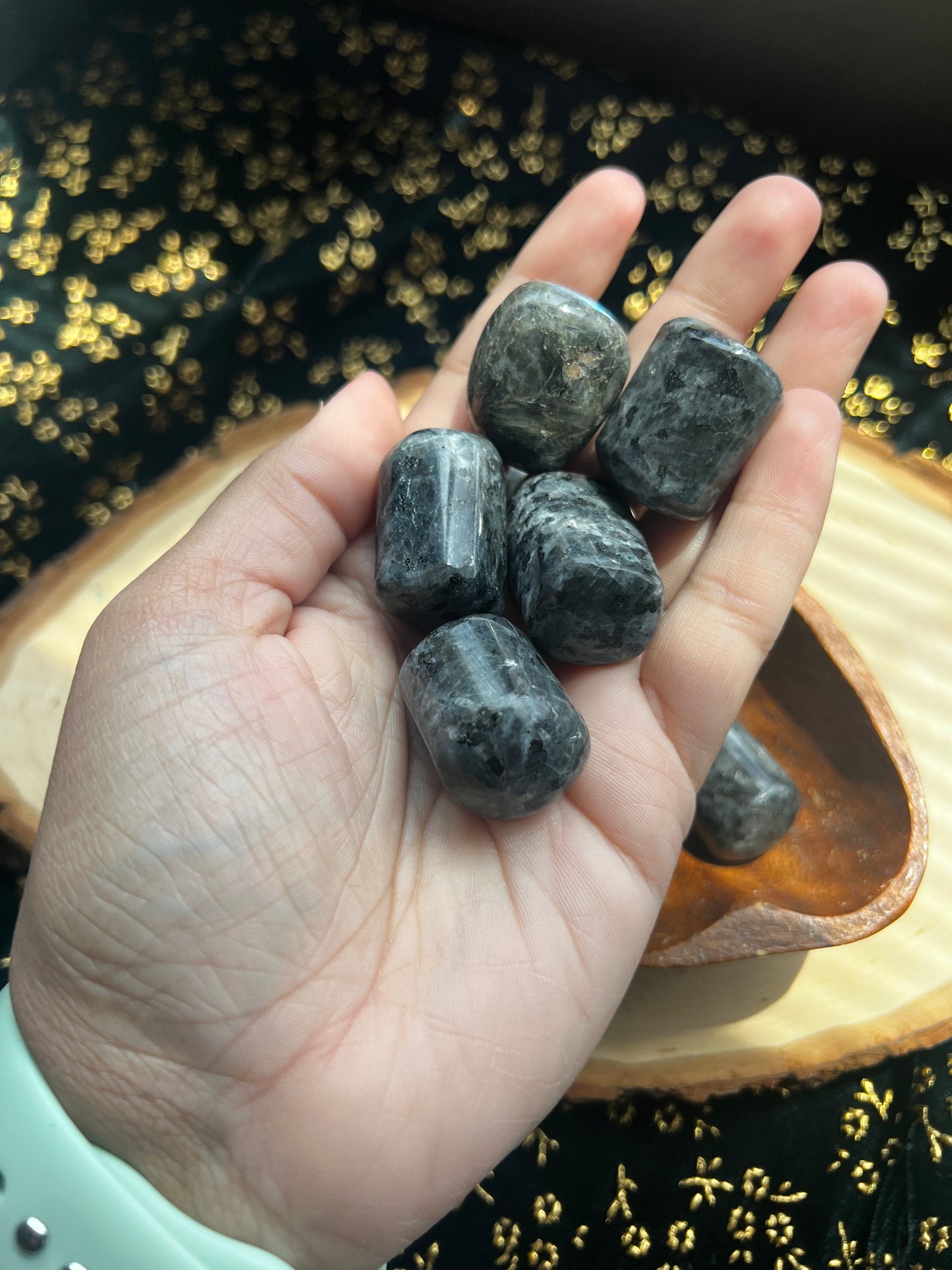 tumbled larvikite