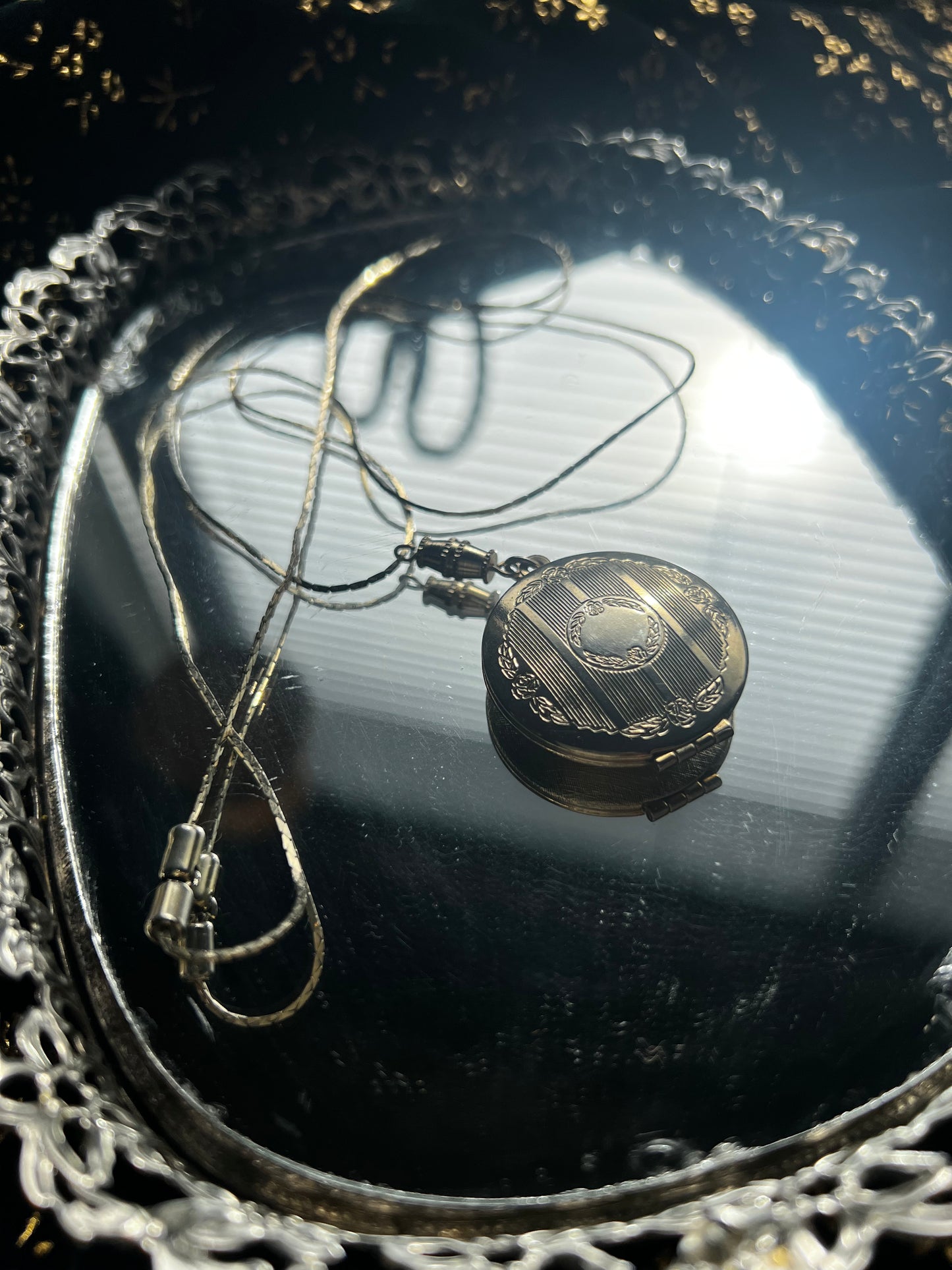 Locket necklace