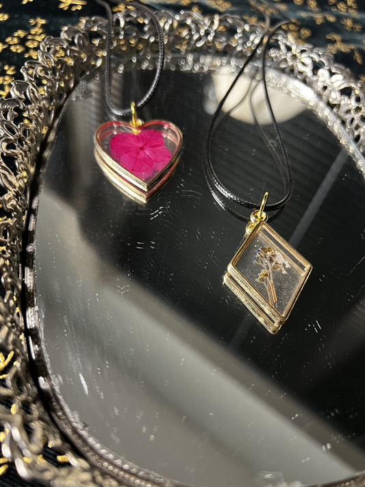 resin pressed flower necklaces